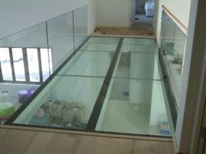 กระจกลามิเนตสำหรับพื้น