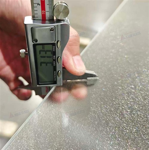 กระจกพลังงานแสงอาทิตย์แบบใสพิเศษ 3.2 มม. พร้อม En12150